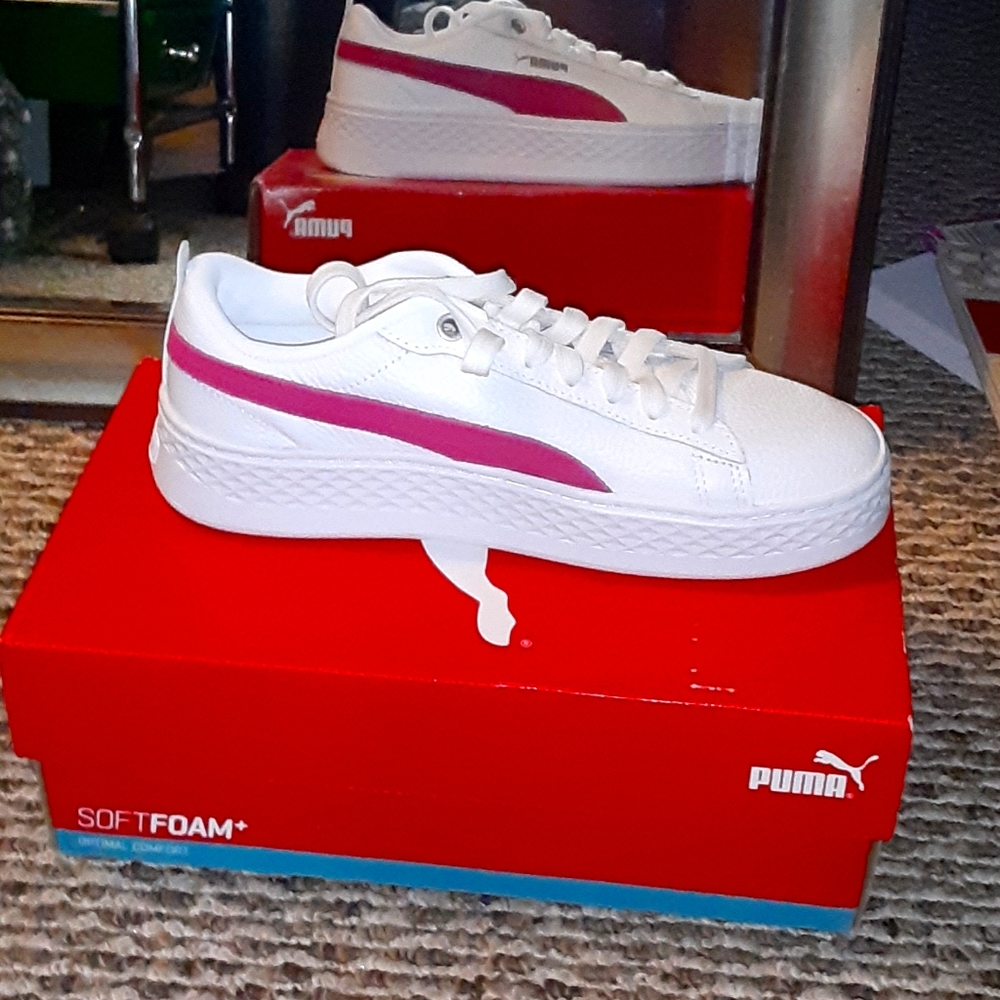 NIB Puma Shoes Smash Platform